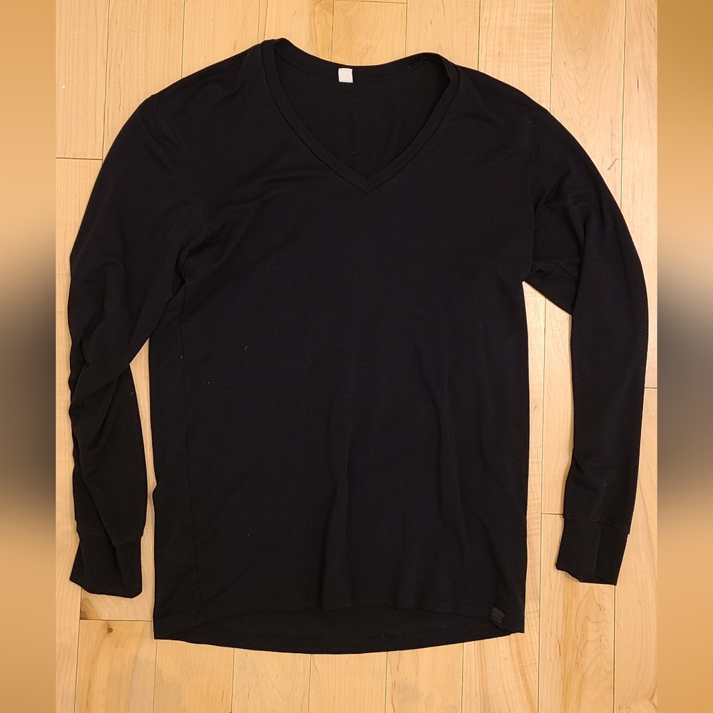 Uniqlo HEATTECH Black V-Neck Long-Sleeve T-Shirt